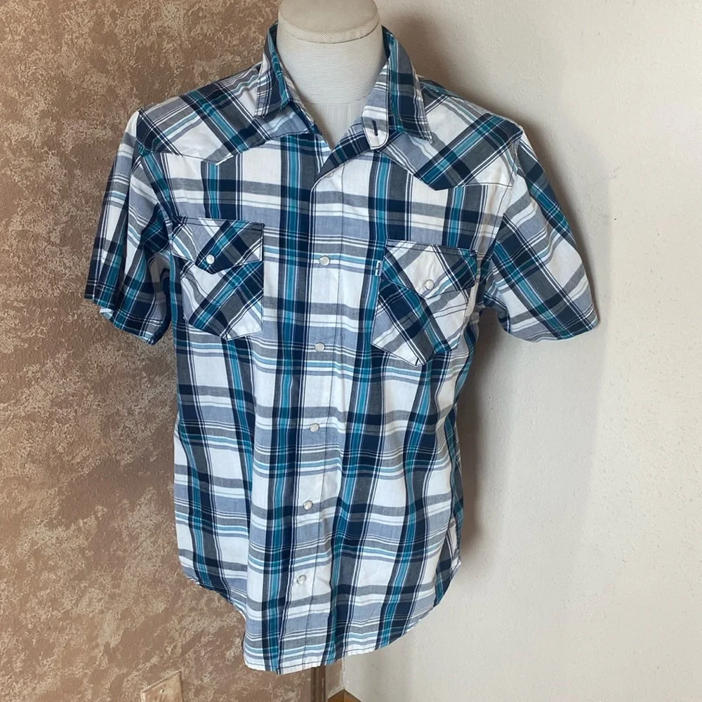 Levi’s plaid western style shirt. Large. Great condition.